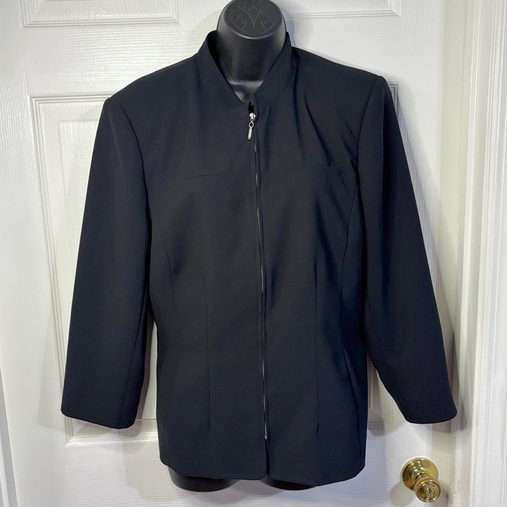 Worthington Women’s black zip up jacket, size 14.